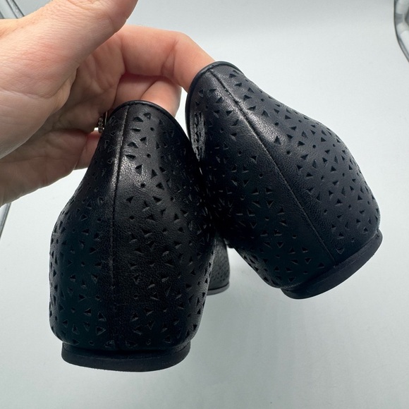 Eileen Fisher Black Eyelet Leather Classic Ballet Flats Size 8 - Picture 9 of 13